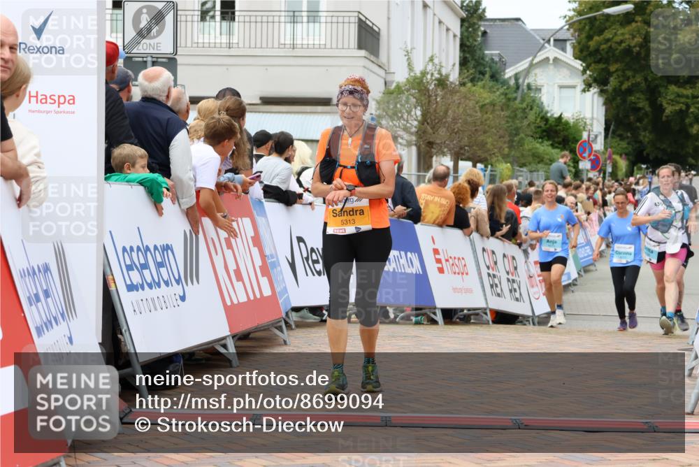 31.08.2025 - 21. Blankeneser Heldenlauf Strokosch-Dieckow http://msf.ph/oto/8699094 31.08.2025 12:46:20 Ziel 5839, 5313, 4040, 4108 meine-sportfotos.de