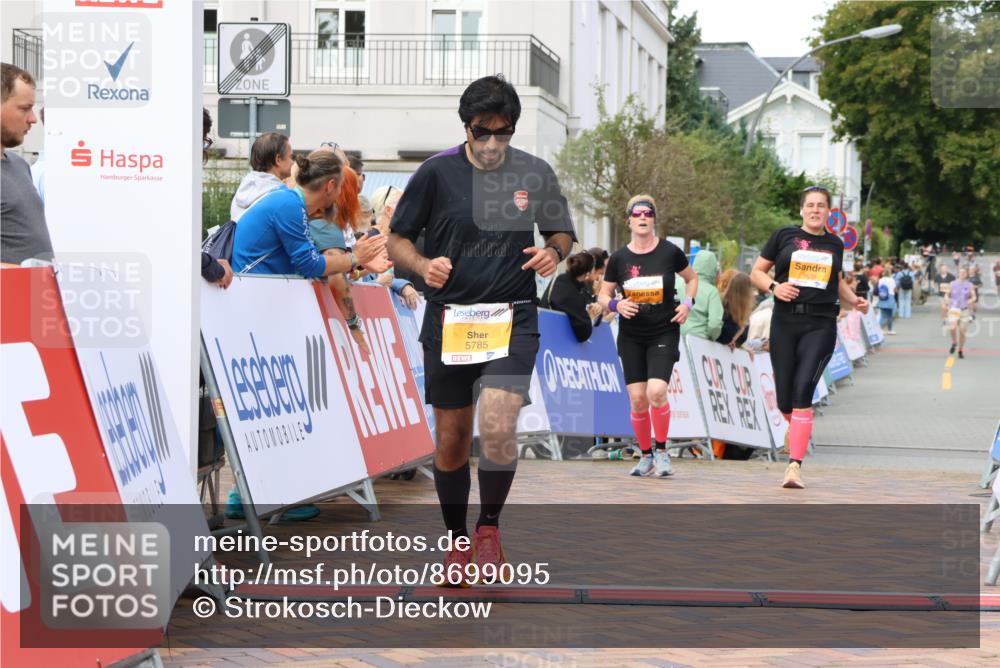 31.08.2025 - 21. Blankeneser Heldenlauf Strokosch-Dieckow http://msf.ph/oto/8699095 31.08.2025 12:58:36 Ziel 5785, 5412, 5639, 5638 meine-sportfotos.de