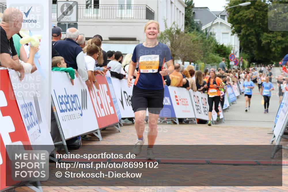 31.08.2025 - 21. Blankeneser Heldenlauf Strokosch-Dieckow http://msf.ph/oto/8699102 31.08.2025 12:46:16 Ziel 5839, 4156, 4125 meine-sportfotos.de