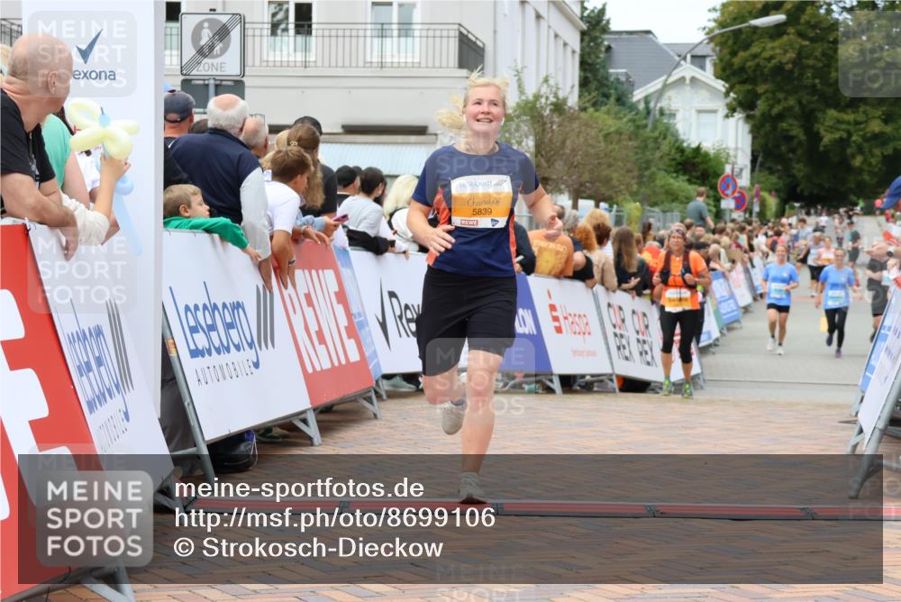 31.08.2025 - 21. Blankeneser Heldenlauf Strokosch-Dieckow http://msf.ph/oto/8699106 31.08.2025 12:46:15 Ziel 5839, 4314, 4156, 4125 meine-sportfotos.de