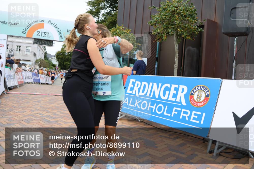 31.08.2025 - 21. Blankeneser Heldenlauf Strokosch-Dieckow http://msf.ph/oto/8699110 31.08.2025 12:46:11 Ziel 5644, 4314, 4156, 4125 meine-sportfotos.de