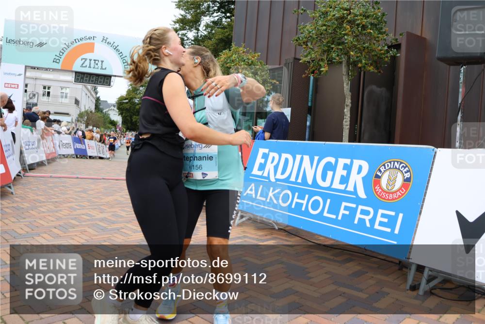 31.08.2025 - 21. Blankeneser Heldenlauf Strokosch-Dieckow http://msf.ph/oto/8699112 31.08.2025 12:46:11 Ziel 5644, 4314, 4156, 4125 meine-sportfotos.de