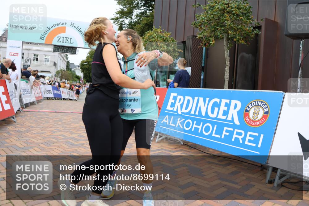 31.08.2025 - 21. Blankeneser Heldenlauf Strokosch-Dieckow http://msf.ph/oto/8699114 31.08.2025 12:46:11 Ziel 5644, 4314, 4156, 4125 meine-sportfotos.de