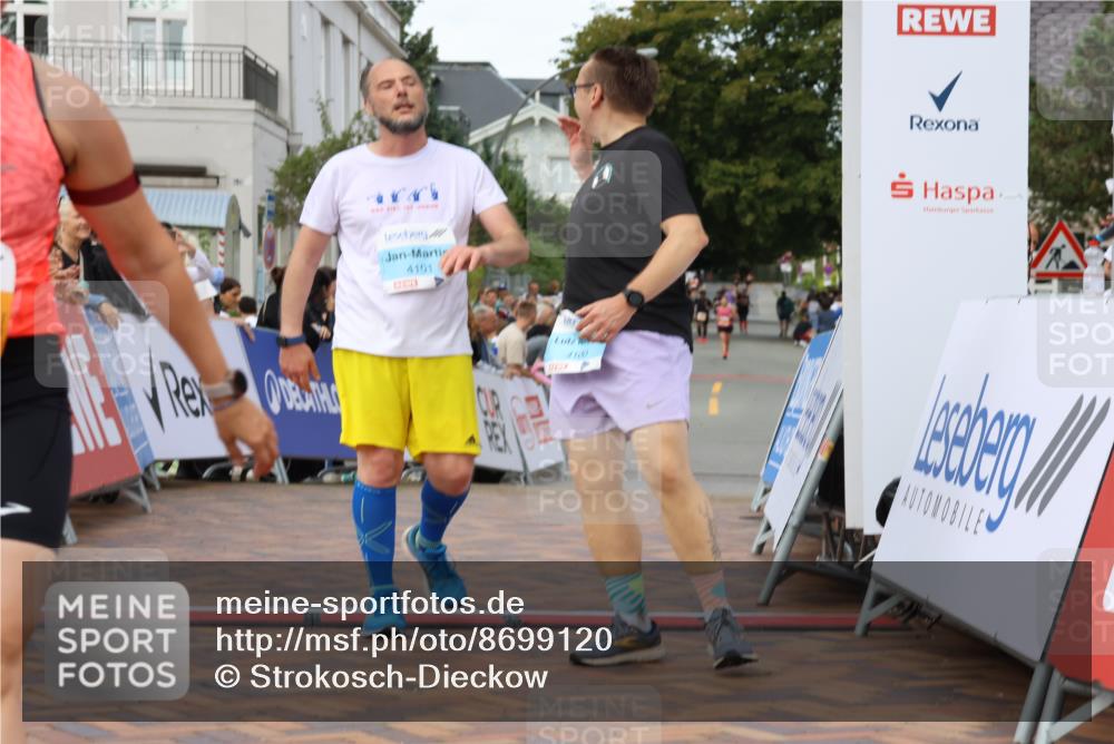 31.08.2025 - 21. Blankeneser Heldenlauf Strokosch-Dieckow http://msf.ph/oto/8699120 31.08.2025 12:58:08 Ziel 5348, 5428, 4101, 4100 meine-sportfotos.de