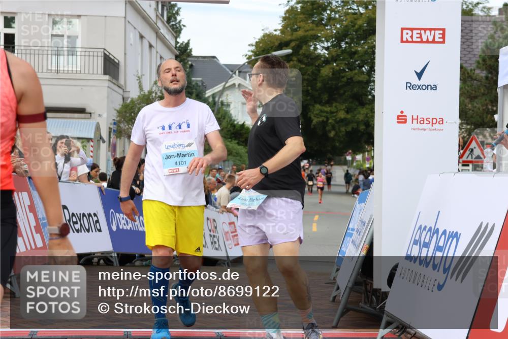 31.08.2025 - 21. Blankeneser Heldenlauf Strokosch-Dieckow http://msf.ph/oto/8699122 31.08.2025 12:58:08 Ziel 5348, 5428, 4101, 4100 meine-sportfotos.de