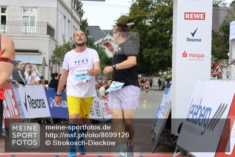 31.08.2025 - 21. Blankeneser Heldenlauf Strokosch-Dieckow http://msf.ph/oto/8699126 31.08.2025 12:58:08 Ziel 5348, 5428, 4101, 4100 meine-sportfotos.de