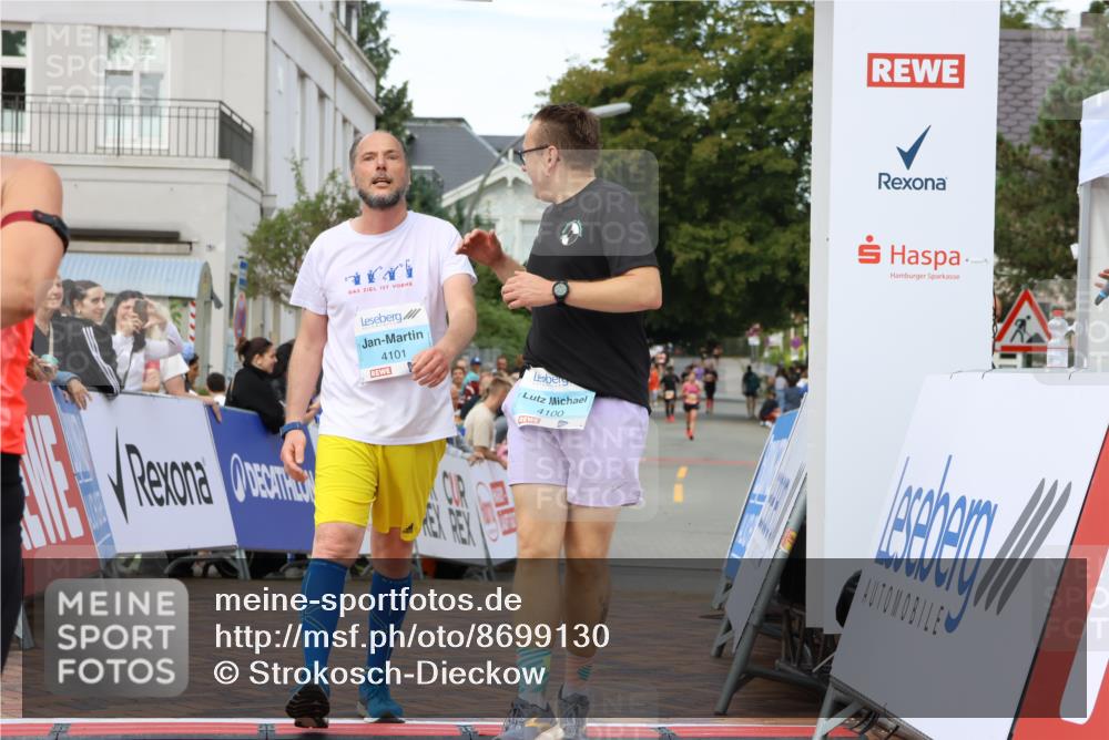 31.08.2025 - 21. Blankeneser Heldenlauf Strokosch-Dieckow http://msf.ph/oto/8699130 31.08.2025 12:58:08 Ziel 5348, 5428, 4101, 4100 meine-sportfotos.de