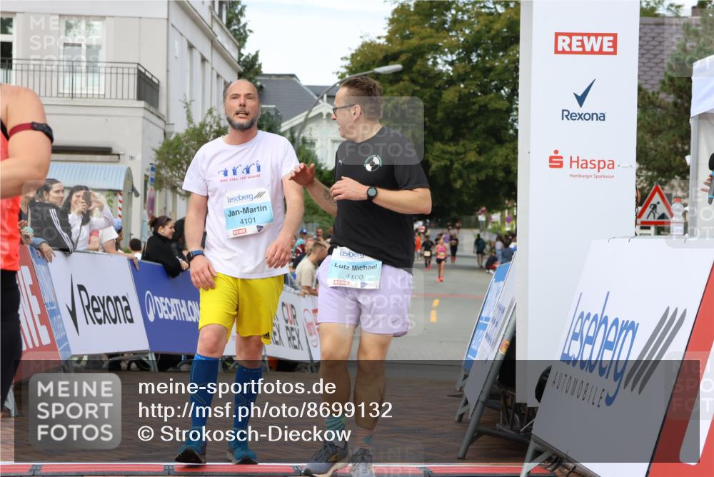 31.08.2025 - 21. Blankeneser Heldenlauf Strokosch-Dieckow http://msf.ph/oto/8699132 31.08.2025 12:58:08 Ziel 5348, 5428, 4101, 4100 meine-sportfotos.de