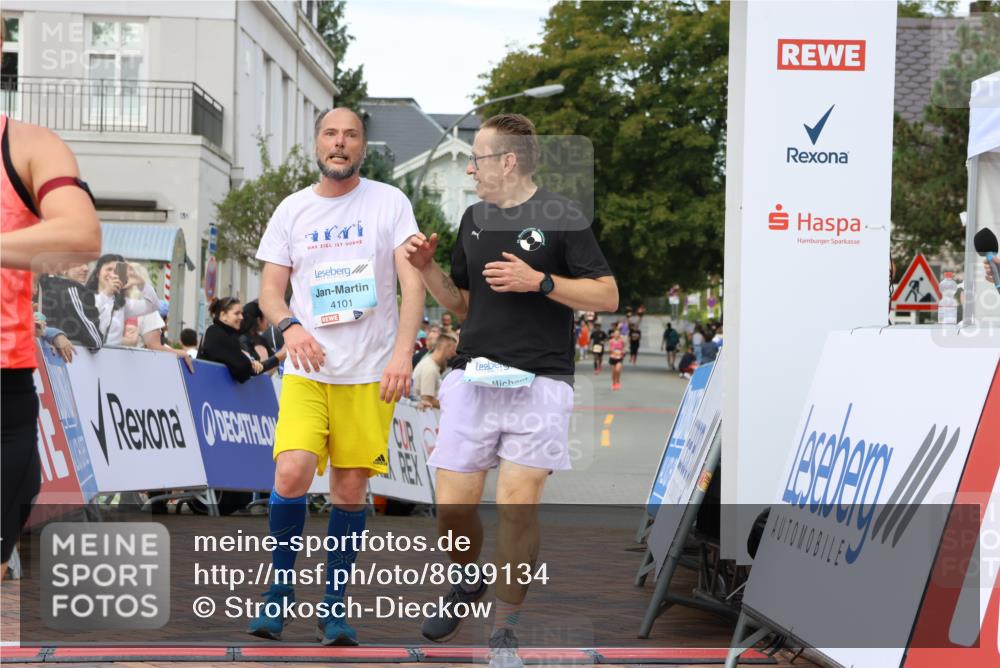 31.08.2025 - 21. Blankeneser Heldenlauf Strokosch-Dieckow http://msf.ph/oto/8699134 31.08.2025 12:58:08 Ziel 5348, 5428, 4101, 4100 meine-sportfotos.de