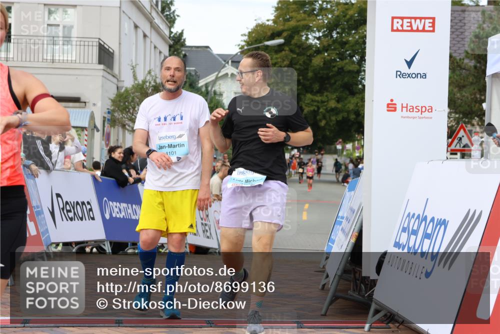 31.08.2025 - 21. Blankeneser Heldenlauf Strokosch-Dieckow http://msf.ph/oto/8699136 31.08.2025 12:58:08 Ziel 5348, 5428, 4101, 4100 meine-sportfotos.de