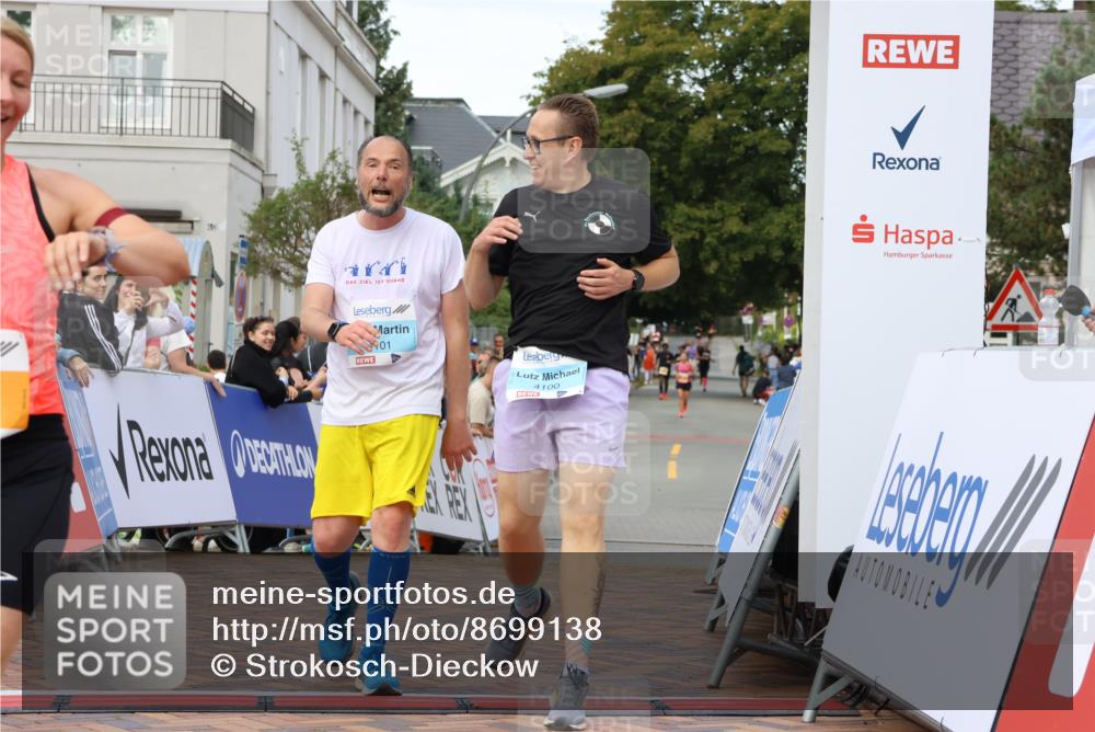 31.08.2025 - 21. Blankeneser Heldenlauf Strokosch-Dieckow http://msf.ph/oto/8699138 31.08.2025 12:58:08 Ziel 5348, 5428, 4101, 4100 meine-sportfotos.de
