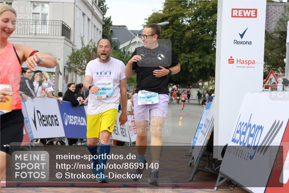 31.08.2025 - 21. Blankeneser Heldenlauf Strokosch-Dieckow http://msf.ph/oto/8699140 31.08.2025 12:58:07 Ziel 5348, 5428, 4101, 4100 meine-sportfotos.de