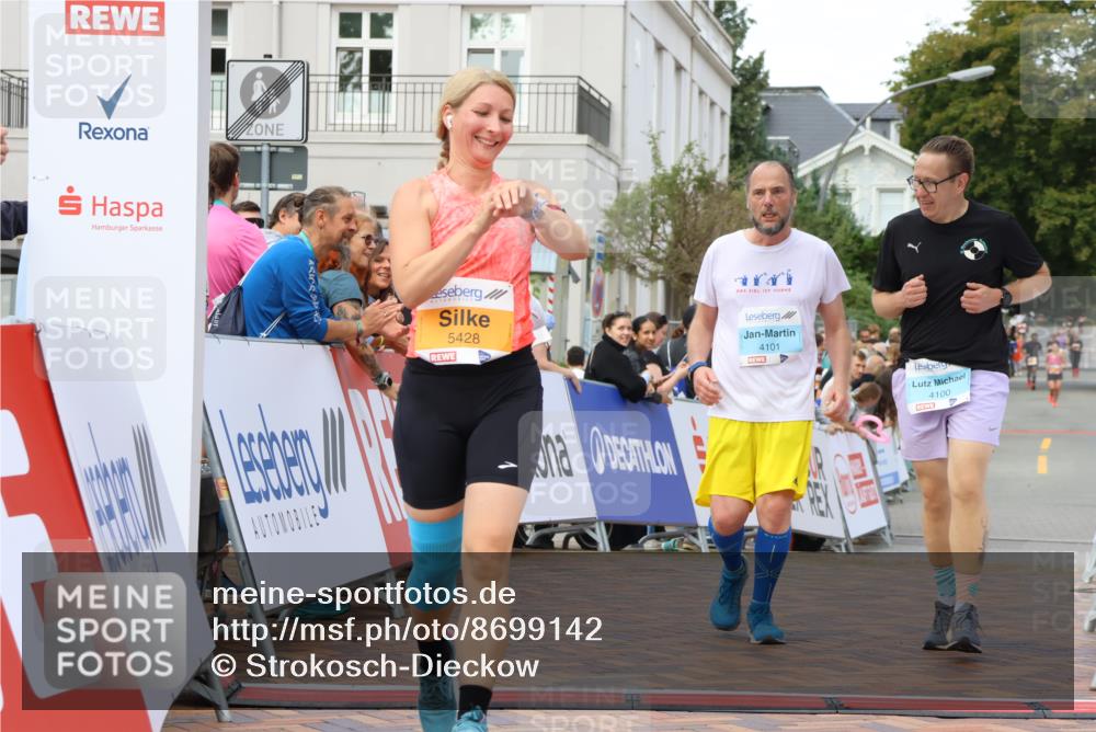 31.08.2025 - 21. Blankeneser Heldenlauf Strokosch-Dieckow http://msf.ph/oto/8699142 31.08.2025 12:58:07 Ziel 5348, 5428, 4101, 4100 meine-sportfotos.de