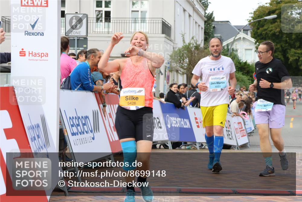31.08.2025 - 21. Blankeneser Heldenlauf Strokosch-Dieckow http://msf.ph/oto/8699148 31.08.2025 12:58:06 Ziel 5348, 5428, 4101, 4100 meine-sportfotos.de
