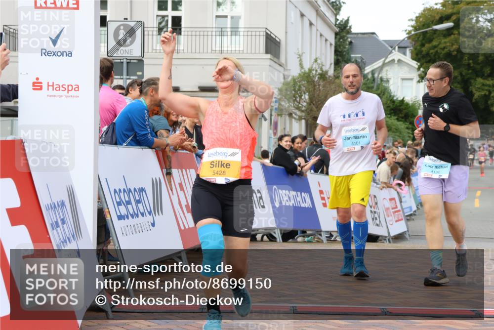 31.08.2025 - 21. Blankeneser Heldenlauf Strokosch-Dieckow http://msf.ph/oto/8699150 31.08.2025 12:58:06 Ziel 5348, 5428, 4101, 4100 meine-sportfotos.de