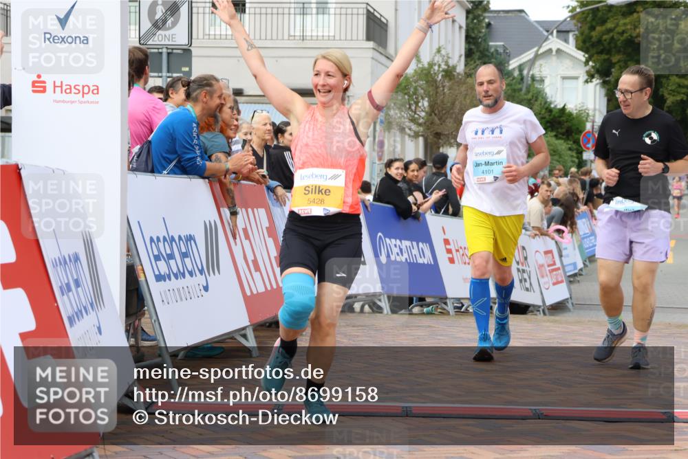 31.08.2025 - 21. Blankeneser Heldenlauf Strokosch-Dieckow http://msf.ph/oto/8699158 31.08.2025 12:58:06 Ziel 5348, 5428, 4101, 4100 meine-sportfotos.de