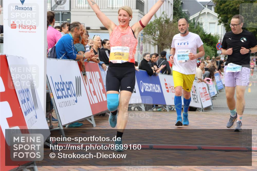 31.08.2025 - 21. Blankeneser Heldenlauf Strokosch-Dieckow http://msf.ph/oto/8699160 31.08.2025 12:58:06 Ziel 5348, 5428, 4101, 4100 meine-sportfotos.de