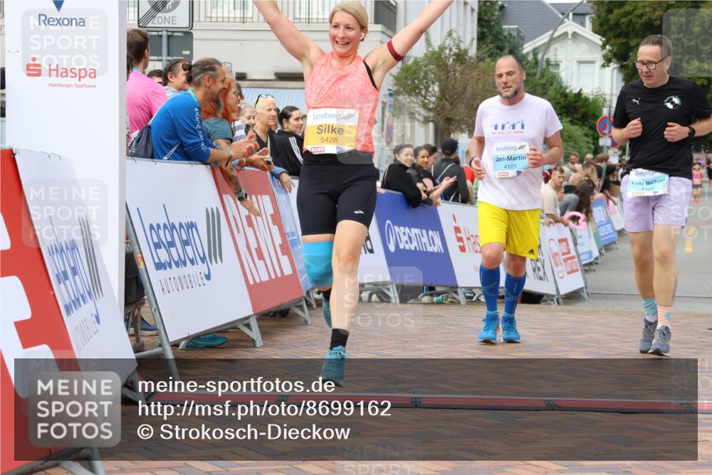 31.08.2025 - 21. Blankeneser Heldenlauf Strokosch-Dieckow http://msf.ph/oto/8699162 31.08.2025 12:58:06 Ziel 5348, 5428, 4101, 4100 meine-sportfotos.de