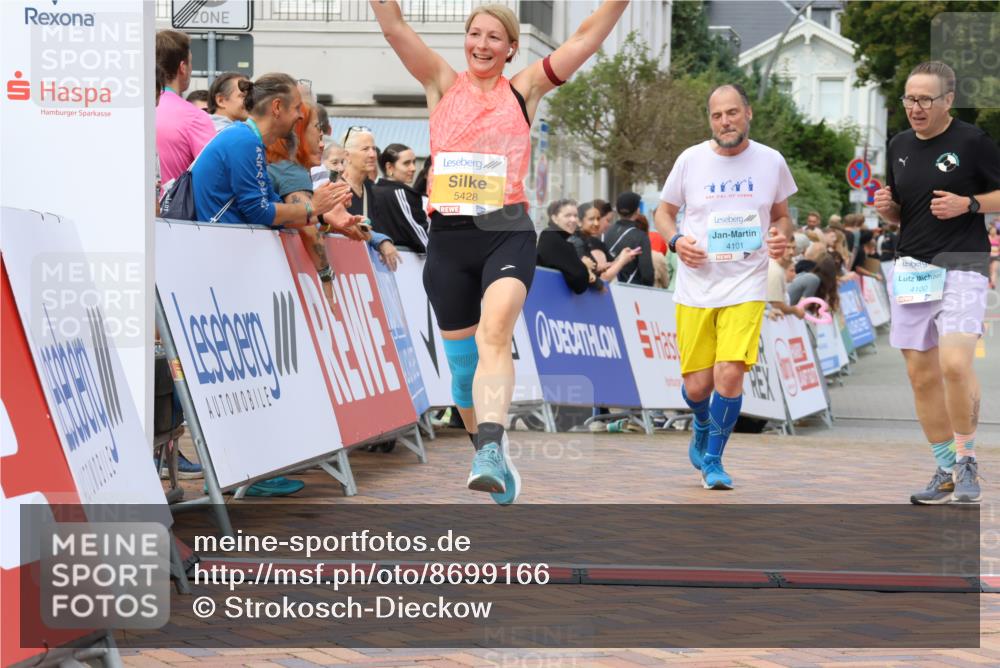 31.08.2025 - 21. Blankeneser Heldenlauf Strokosch-Dieckow http://msf.ph/oto/8699166 31.08.2025 12:58:06 Ziel 5348, 5428, 4101, 4100 meine-sportfotos.de