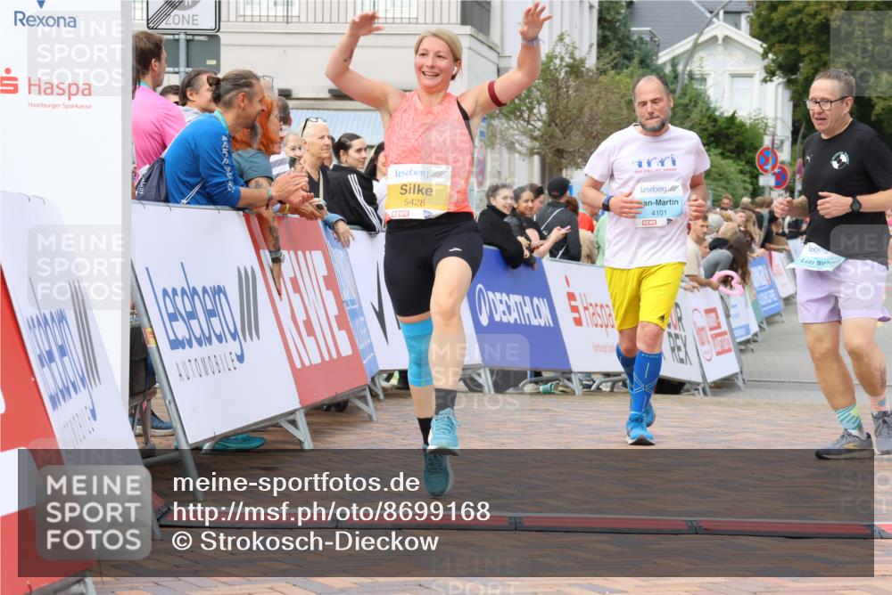 31.08.2025 - 21. Blankeneser Heldenlauf Strokosch-Dieckow http://msf.ph/oto/8699168 31.08.2025 12:58:06 Ziel 5348, 5428, 4101, 4100 meine-sportfotos.de
