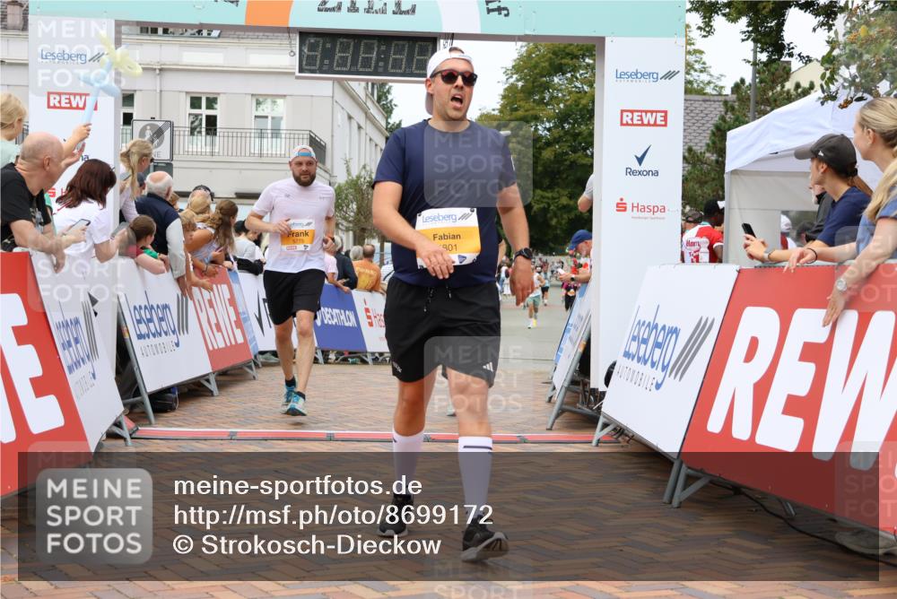 31.08.2025 - 21. Blankeneser Heldenlauf Strokosch-Dieckow http://msf.ph/oto/8699172 31.08.2025 12:45:48 Ziel 5775, 5375, 5801, 4398 meine-sportfotos.de