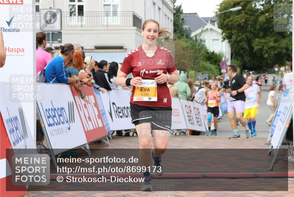 31.08.2025 - 21. Blankeneser Heldenlauf Strokosch-Dieckow http://msf.ph/oto/8699173 31.08.2025 12:58:01 Ziel 5348, 5358 meine-sportfotos.de