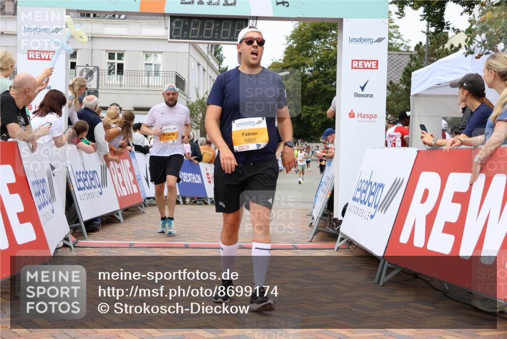31.08.2025 - 21. Blankeneser Heldenlauf Strokosch-Dieckow http://msf.ph/oto/8699174 31.08.2025 12:45:48 Ziel 5775, 5375, 5801, 4398 meine-sportfotos.de