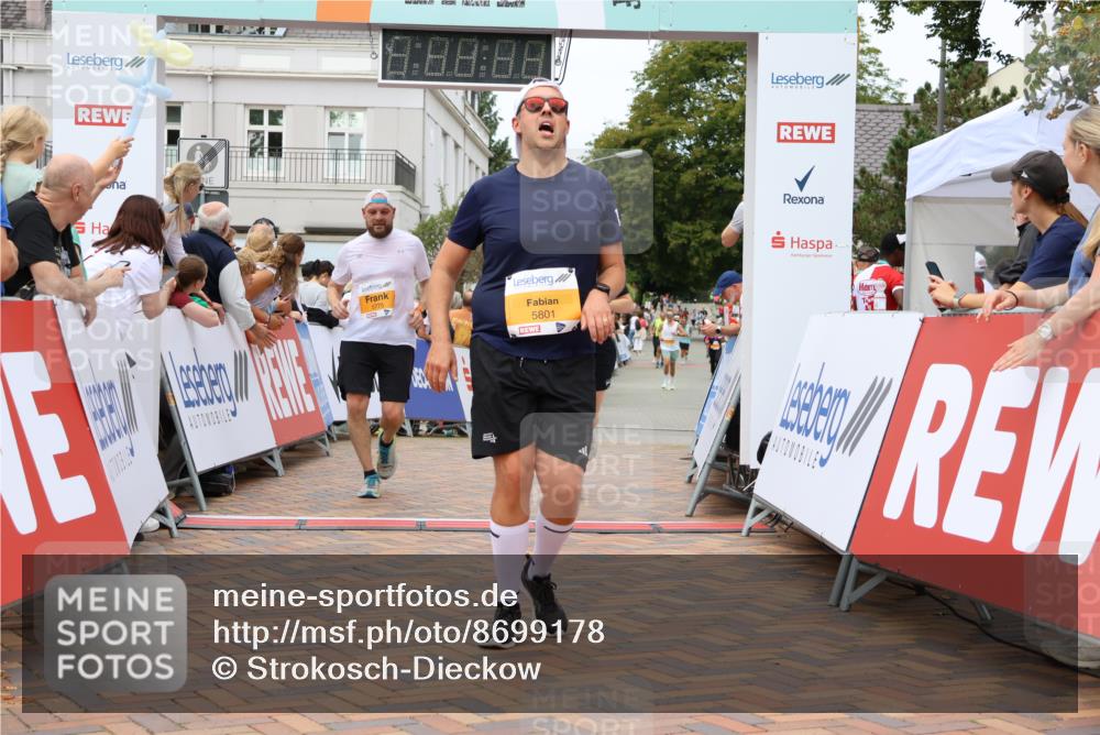 31.08.2025 - 21. Blankeneser Heldenlauf Strokosch-Dieckow http://msf.ph/oto/8699178 31.08.2025 12:45:48 Ziel 5775, 5375, 5801, 4398 meine-sportfotos.de