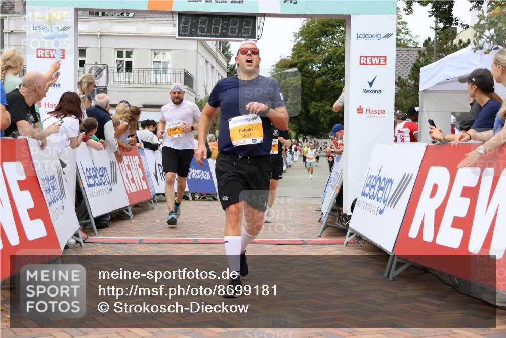 31.08.2025 - 21. Blankeneser Heldenlauf Strokosch-Dieckow http://msf.ph/oto/8699181 31.08.2025 12:45:48 Ziel 5775, 5375, 5801, 4398 meine-sportfotos.de