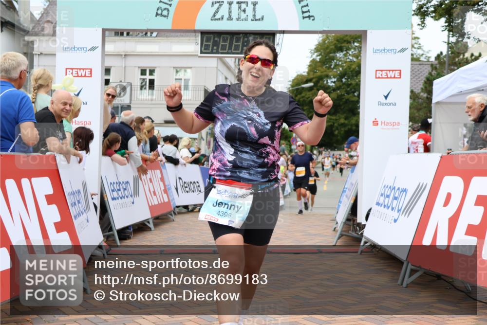 31.08.2025 - 21. Blankeneser Heldenlauf Strokosch-Dieckow http://msf.ph/oto/8699183 31.08.2025 12:45:44 Ziel 5200, 5801, 4398 meine-sportfotos.de