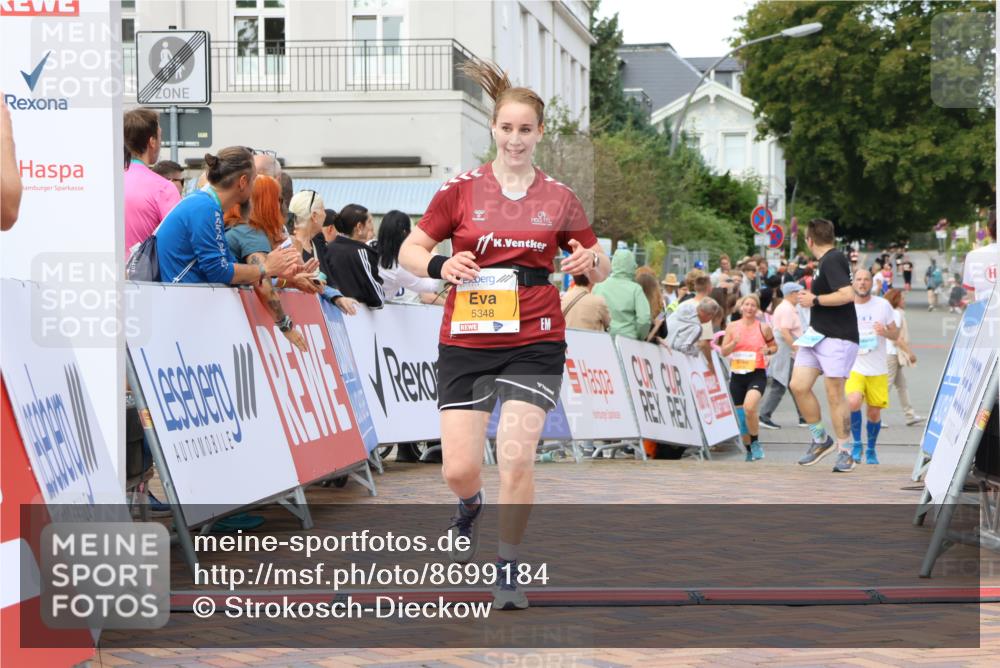 31.08.2025 - 21. Blankeneser Heldenlauf Strokosch-Dieckow http://msf.ph/oto/8699184 31.08.2025 12:58:01 Ziel 5348, 5358 meine-sportfotos.de