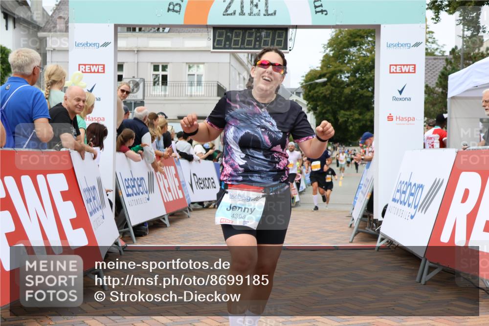 31.08.2025 - 21. Blankeneser Heldenlauf Strokosch-Dieckow http://msf.ph/oto/8699185 31.08.2025 12:45:44 Ziel 5200, 5801, 4398 meine-sportfotos.de