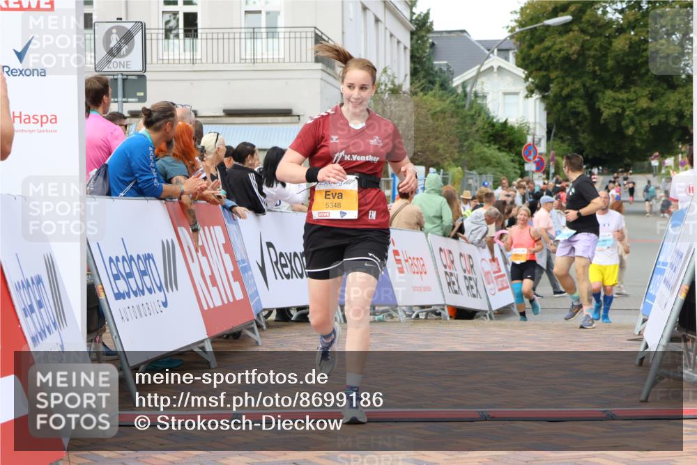 31.08.2025 - 21. Blankeneser Heldenlauf Strokosch-Dieckow http://msf.ph/oto/8699186 31.08.2025 12:58:00 Ziel 5348, 5358 meine-sportfotos.de