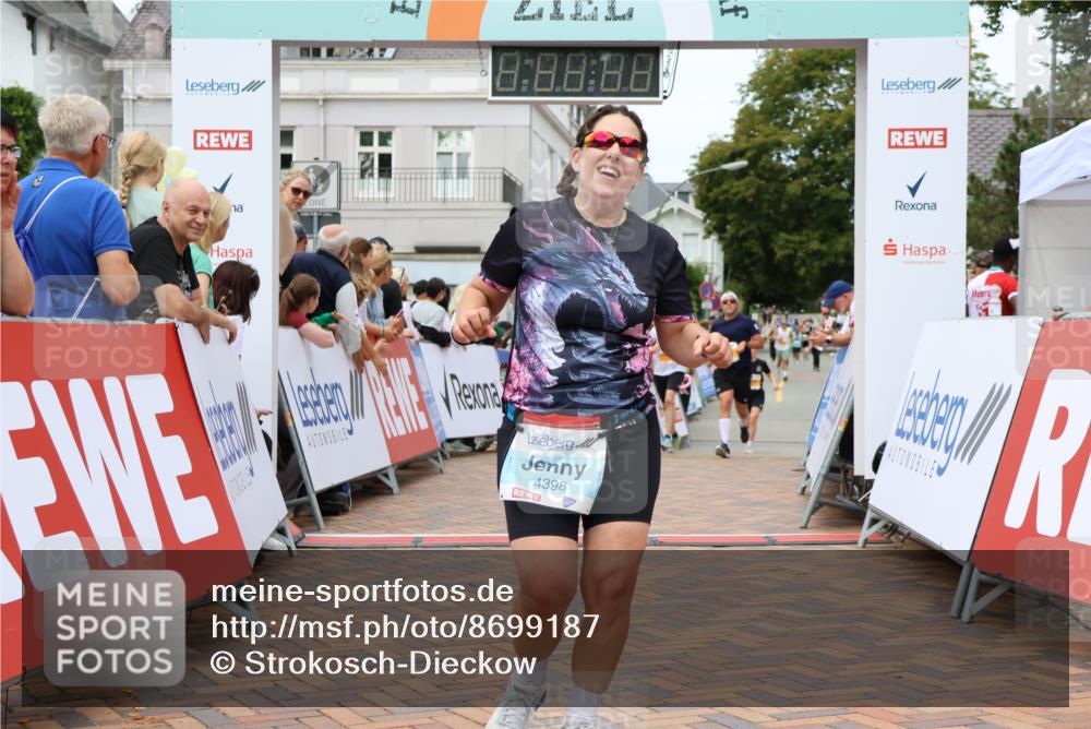 31.08.2025 - 21. Blankeneser Heldenlauf Strokosch-Dieckow http://msf.ph/oto/8699187 31.08.2025 12:45:44 Ziel 5200, 5801, 4398 meine-sportfotos.de
