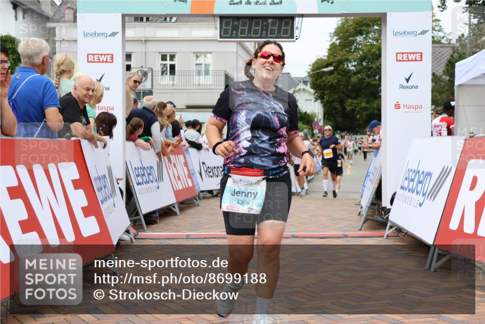 31.08.2025 - 21. Blankeneser Heldenlauf Strokosch-Dieckow http://msf.ph/oto/8699188 31.08.2025 12:45:44 Ziel 5200, 5801, 4398 meine-sportfotos.de