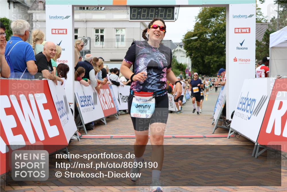 31.08.2025 - 21. Blankeneser Heldenlauf Strokosch-Dieckow http://msf.ph/oto/8699190 31.08.2025 12:45:44 Ziel 5200, 5801, 4398 meine-sportfotos.de