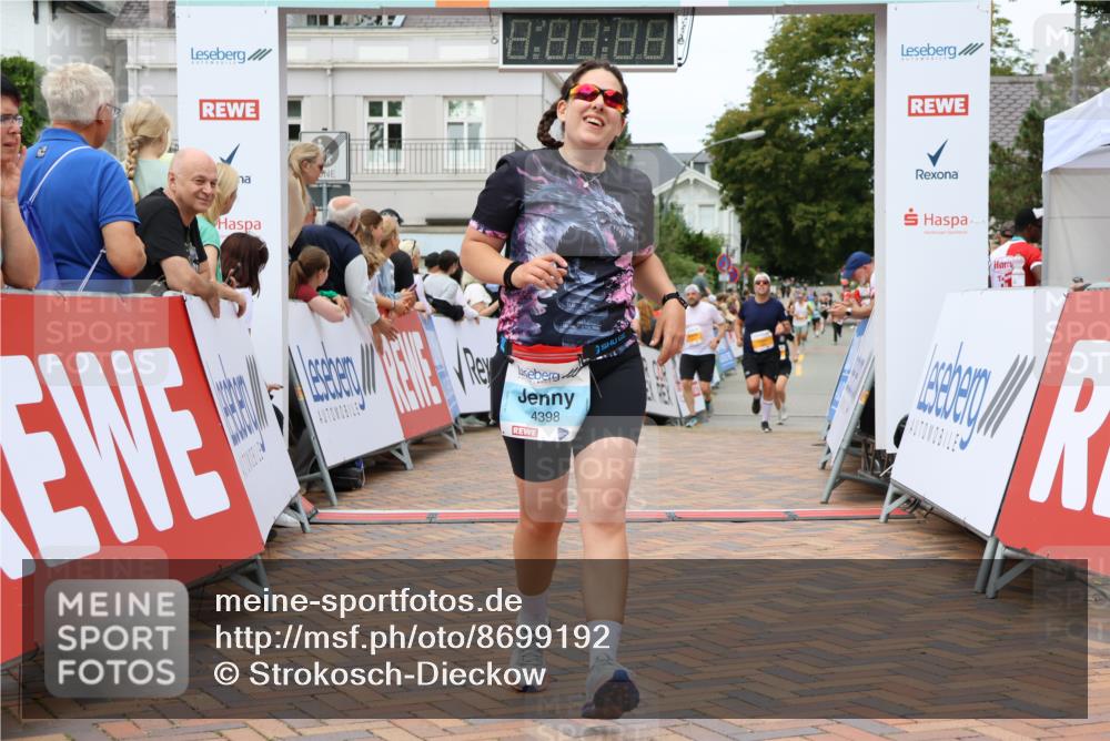 31.08.2025 - 21. Blankeneser Heldenlauf Strokosch-Dieckow http://msf.ph/oto/8699192 31.08.2025 12:45:44 Ziel 5200, 5801, 4398 meine-sportfotos.de