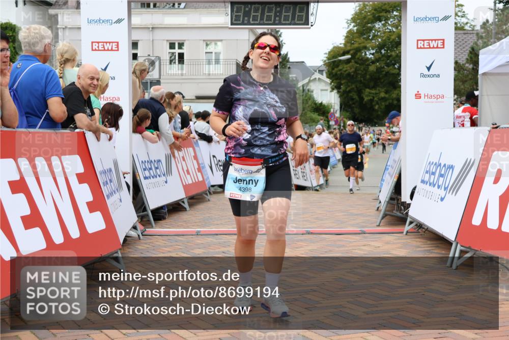 31.08.2025 - 21. Blankeneser Heldenlauf Strokosch-Dieckow http://msf.ph/oto/8699194 31.08.2025 12:45:44 Ziel 5200, 5801, 4398 meine-sportfotos.de
