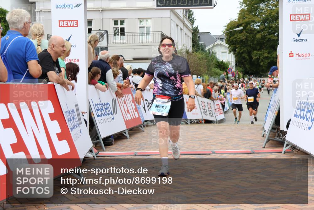 31.08.2025 - 21. Blankeneser Heldenlauf Strokosch-Dieckow http://msf.ph/oto/8699198 31.08.2025 12:45:43 Ziel 5200, 5801, 4398 meine-sportfotos.de