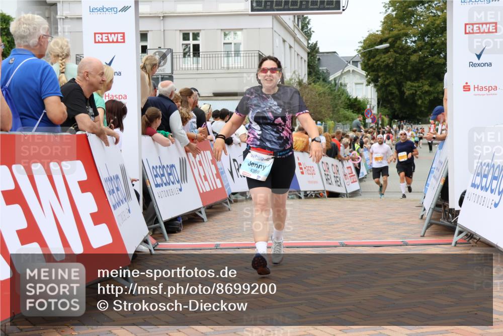 31.08.2025 - 21. Blankeneser Heldenlauf Strokosch-Dieckow http://msf.ph/oto/8699200 31.08.2025 12:45:43 Ziel 5200, 5801, 4398 meine-sportfotos.de