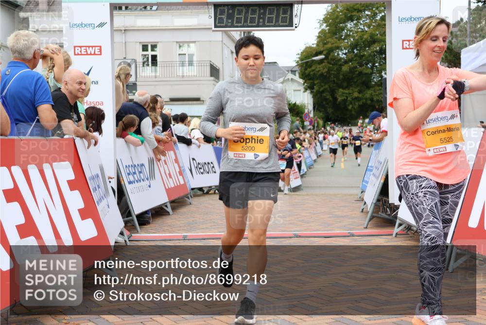 31.08.2025 - 21. Blankeneser Heldenlauf Strokosch-Dieckow http://msf.ph/oto/8699218 31.08.2025 12:45:38 Ziel 5723, 5200, 5713, 5525, 4398 meine-sportfotos.de