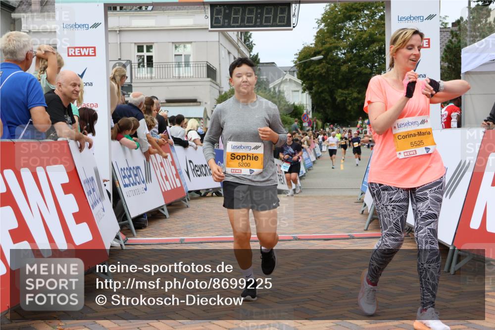 31.08.2025 - 21. Blankeneser Heldenlauf Strokosch-Dieckow http://msf.ph/oto/8699225 31.08.2025 12:45:38 Ziel 5723, 5200, 5713, 5525, 4398 meine-sportfotos.de