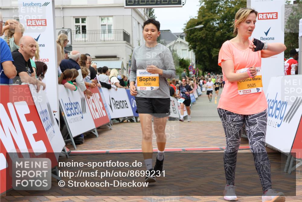 31.08.2025 - 21. Blankeneser Heldenlauf Strokosch-Dieckow http://msf.ph/oto/8699231 31.08.2025 12:45:37 Ziel 5723, 5200, 5713, 5525 meine-sportfotos.de