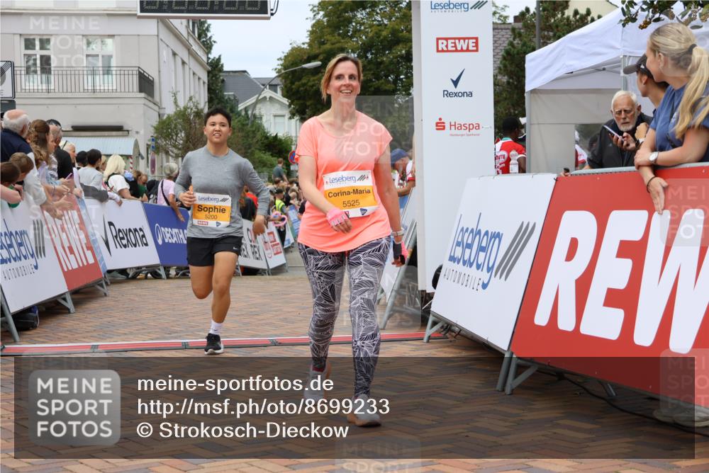 31.08.2025 - 21. Blankeneser Heldenlauf Strokosch-Dieckow http://msf.ph/oto/8699233 31.08.2025 12:45:36 Ziel 5723, 5200, 5713, 5525 meine-sportfotos.de