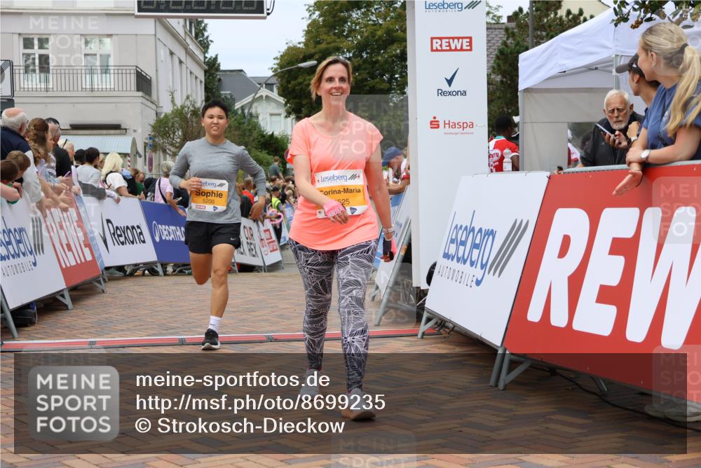 31.08.2025 - 21. Blankeneser Heldenlauf Strokosch-Dieckow http://msf.ph/oto/8699235 31.08.2025 12:45:36 Ziel 5723, 5200, 5713, 5525 meine-sportfotos.de