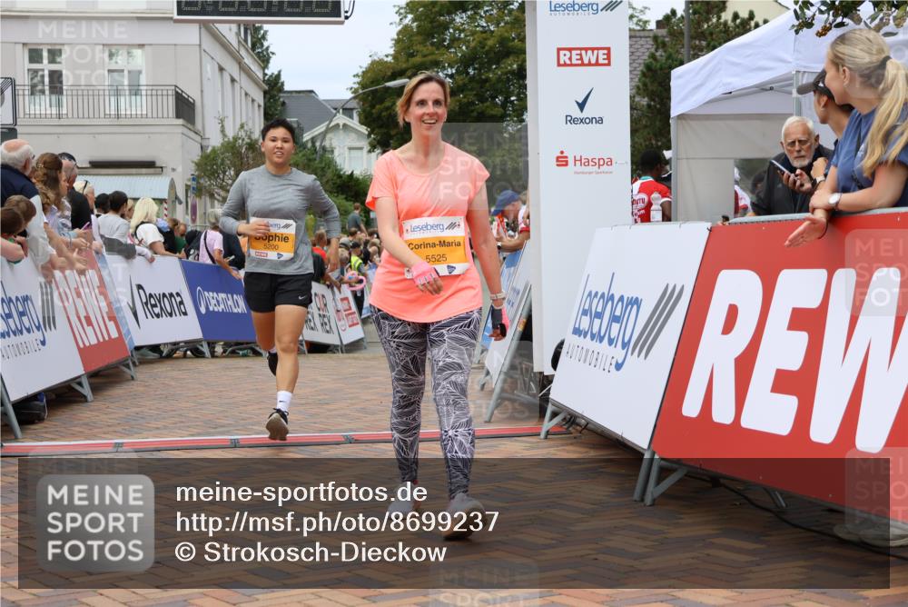31.08.2025 - 21. Blankeneser Heldenlauf Strokosch-Dieckow http://msf.ph/oto/8699237 31.08.2025 12:45:36 Ziel 5723, 5200, 5713, 5525 meine-sportfotos.de