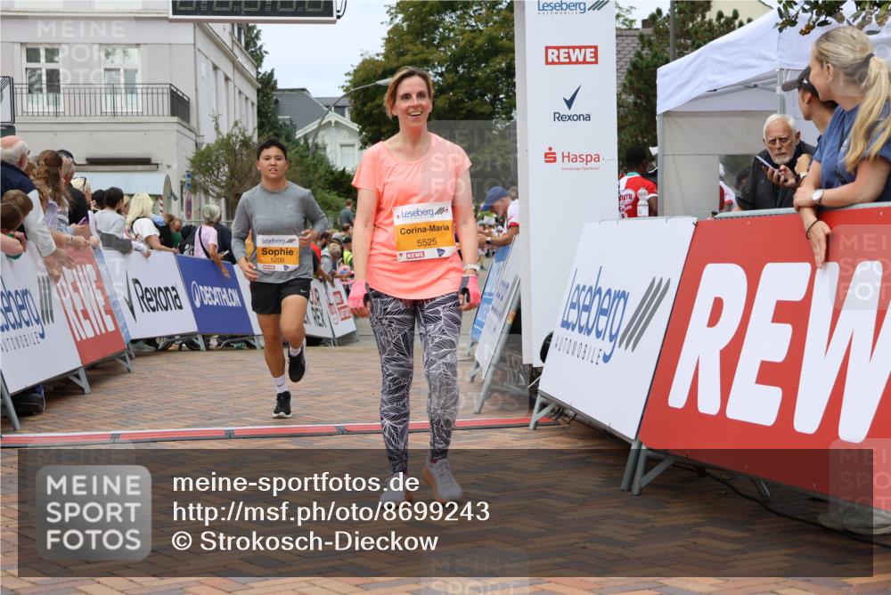 31.08.2025 - 21. Blankeneser Heldenlauf Strokosch-Dieckow http://msf.ph/oto/8699243 31.08.2025 12:45:36 Ziel 5723, 5200, 5713, 5525 meine-sportfotos.de