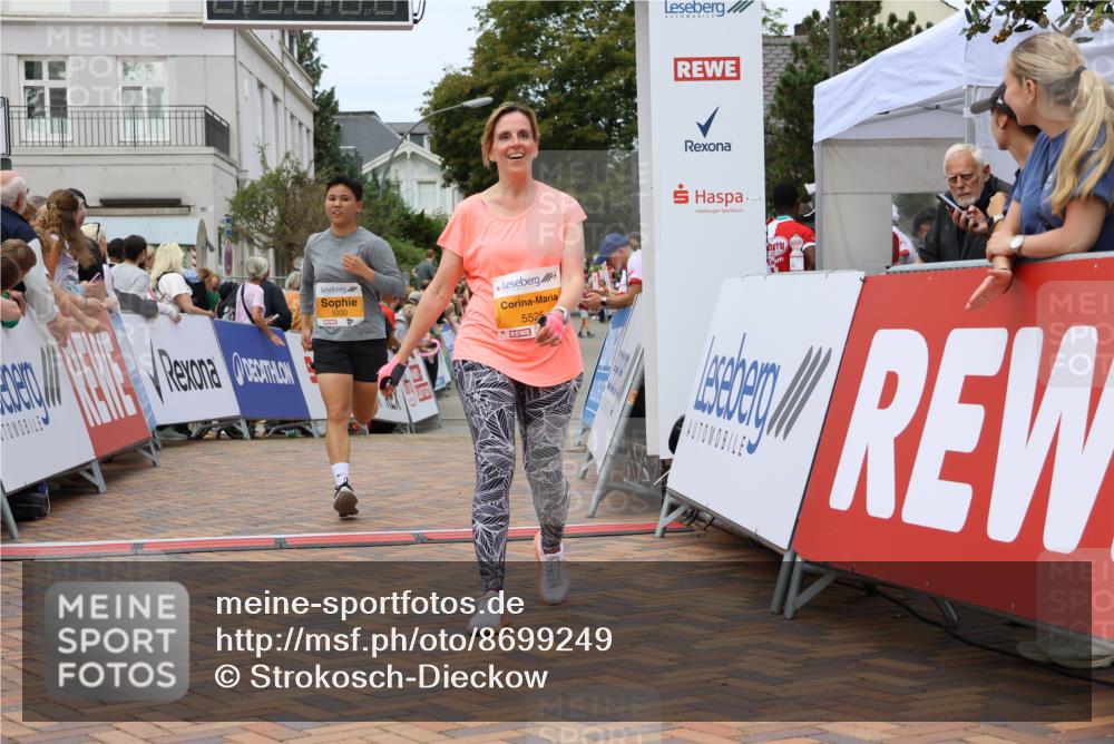 31.08.2025 - 21. Blankeneser Heldenlauf Strokosch-Dieckow http://msf.ph/oto/8699249 31.08.2025 12:45:36 Ziel 5723, 5200, 5713, 5525 meine-sportfotos.de