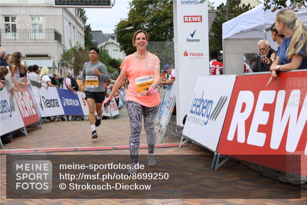 31.08.2025 - 21. Blankeneser Heldenlauf Strokosch-Dieckow http://msf.ph/oto/8699250 31.08.2025 12:45:36 Ziel 5723, 5200, 5713, 5525 meine-sportfotos.de