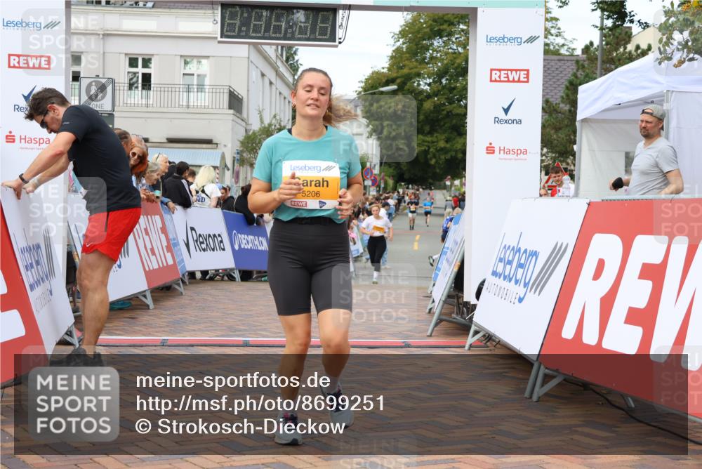 31.08.2025 - 21. Blankeneser Heldenlauf Strokosch-Dieckow http://msf.ph/oto/8699251 31.08.2025 12:57:32 Ziel 5206, 5558, 4052 meine-sportfotos.de